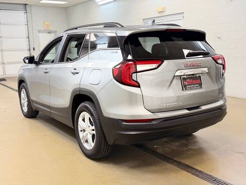 Used 2024 GMC Terrain SLE w/ Driver Convenience Package FWD image 7