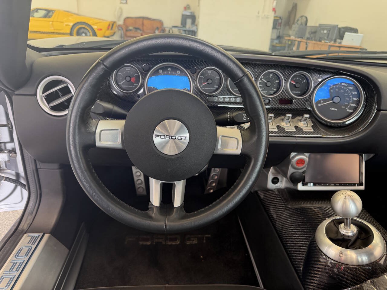 Used 2006 Ford GT RWD image 36