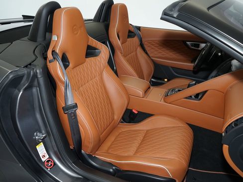Used 2017 Jaguar F-TYPE SVR AWD/4WD image 18