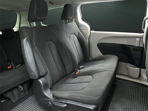 Used 2021 Chrysler Voyager L image 16