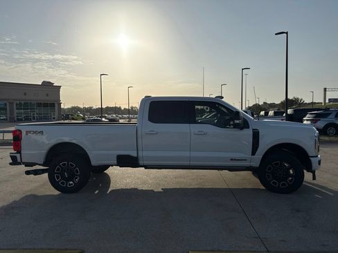 Used 2026 Ford F350 Platinum w/ FX4 Off-Road Package AWD/4WD image 16