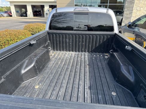 Used 2021 Toyota Tacoma Limited image 9