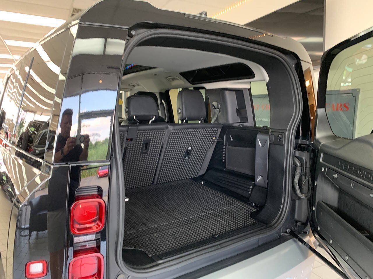 Used 2020 Land Rover Defender 110 S AWD/4WD image 9