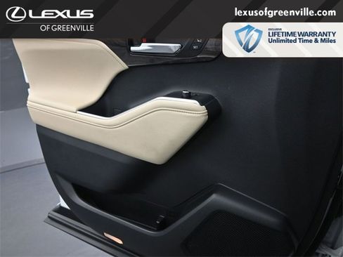 Used 2024 Toyota Highlander Limited image 21