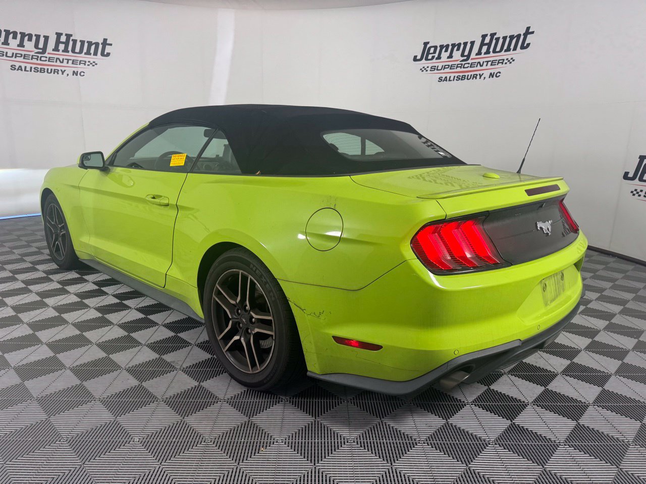 Used 2020 Ford Mustang Premium RWD image 9
