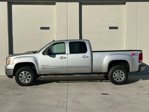 Used 2011 GMC Sierra 2500 SLT w/ SLT Convenience Package image 2