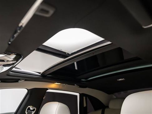 Used 2014 Rolls-Royce Ghost RWD image 17
