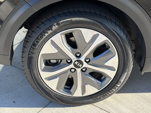 Used 2019 Kia Niro EX Premium image 32