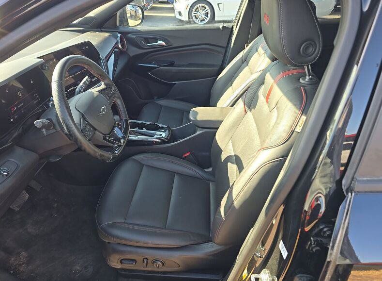 Used 2025 Chevrolet Trax RS w/ Driver Confidence Package FWD image 5