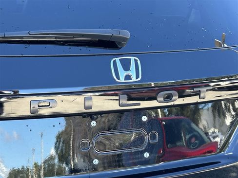 Used 2025 Honda Pilot EX-L image 7
