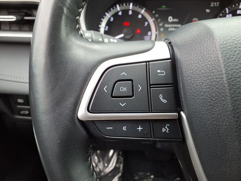 Certified 2023 Toyota Highlander XLE image 16