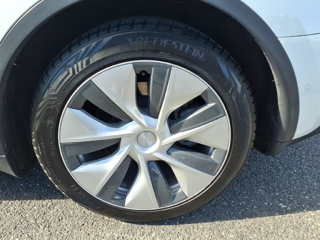 Used 2021 Tesla Model Y Long Range AWD/4WD image 14