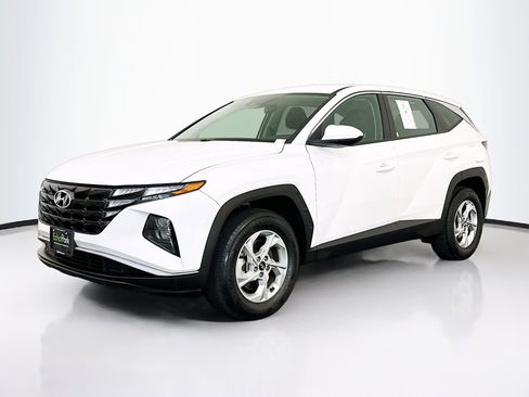 Used 2023 Hyundai Tucson SE image 3