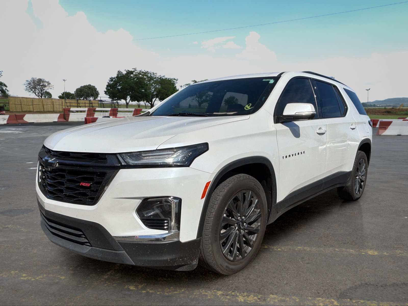 Used 2023 Chevrolet Traverse RS FWD image 5