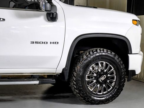 Used 2022 Chevrolet Silverado 3500 LTZ w/ LTZ Convenience Package image 8