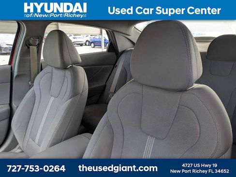 Used 2024 Hyundai Elantra SE FWD image 7