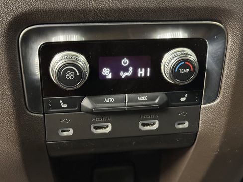 Used 2021 GMC Yukon SLT w/ SLT Premium Package image 21