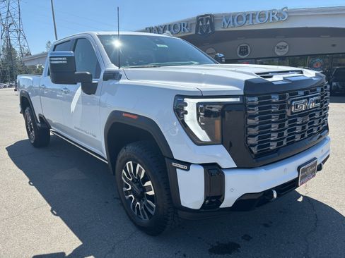 New 2025 GMC Sierra 2500 Denali Ultimate image 3