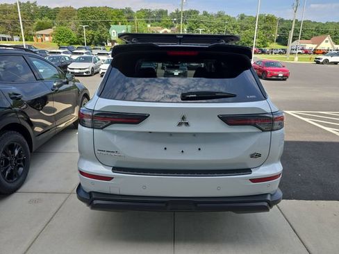 Used 2025 Mitsubishi Outlander AWD image 4
