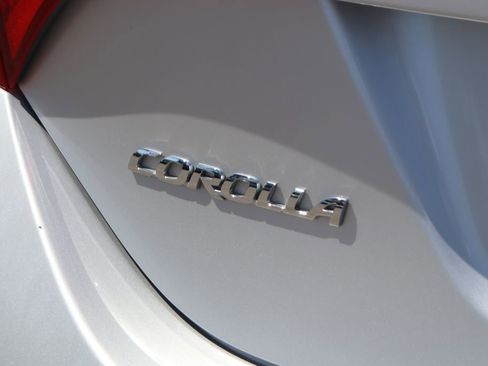 Used 2016 Toyota Corolla LE FWD image 41