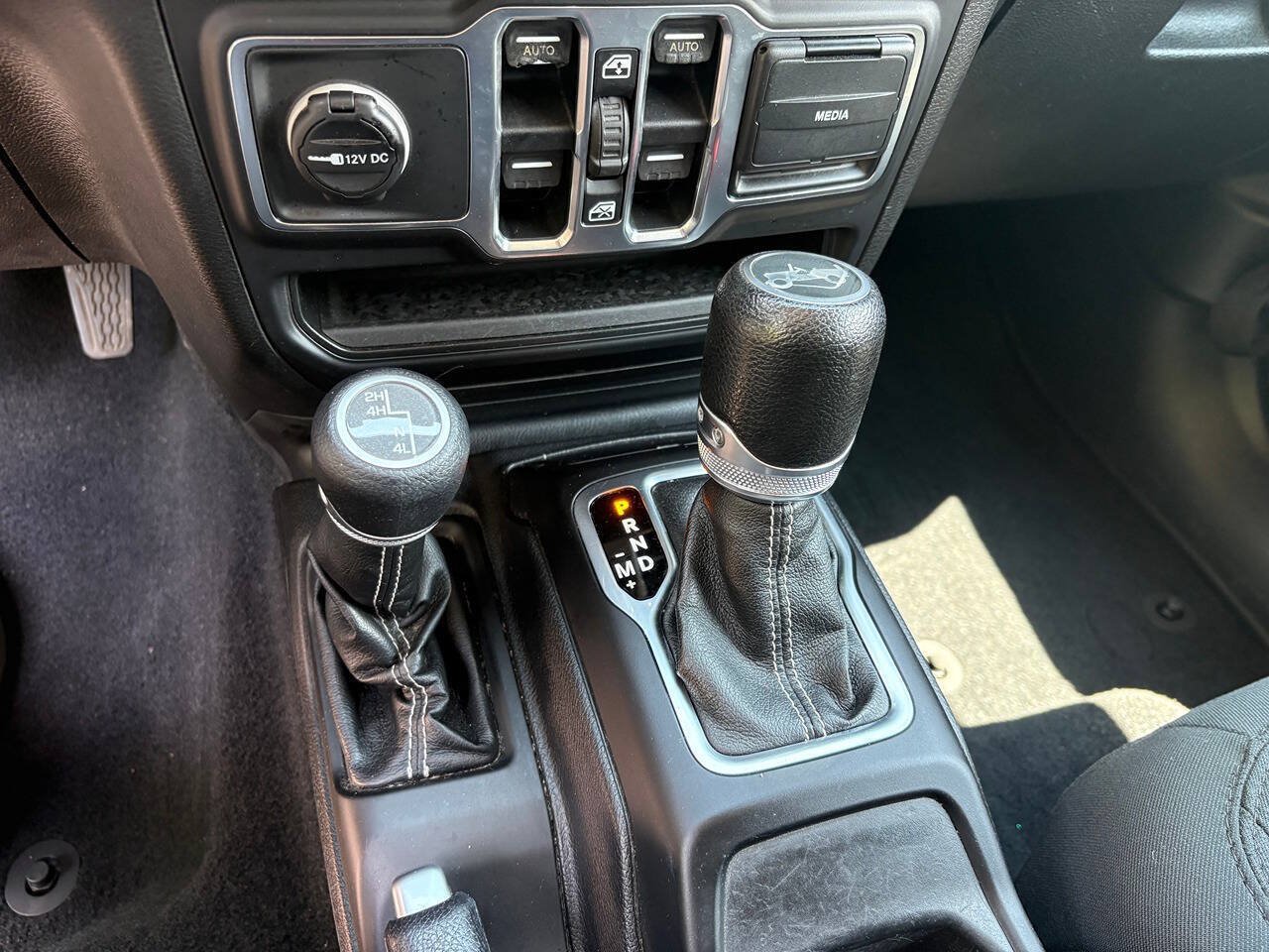 Used 2018 Jeep Wrangler Unlimited Sahara AWD/4WD image 15