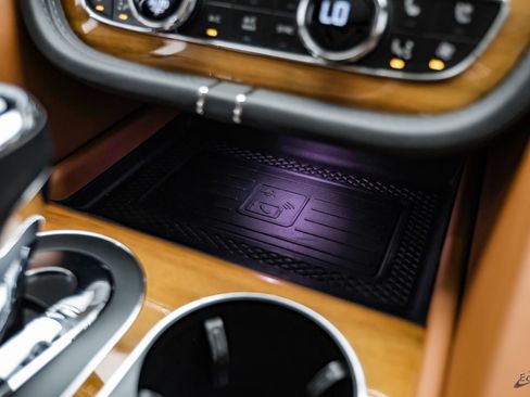 Used 2023 Bentley Bentayga Extended Wheelbase AWD/4WD image 61