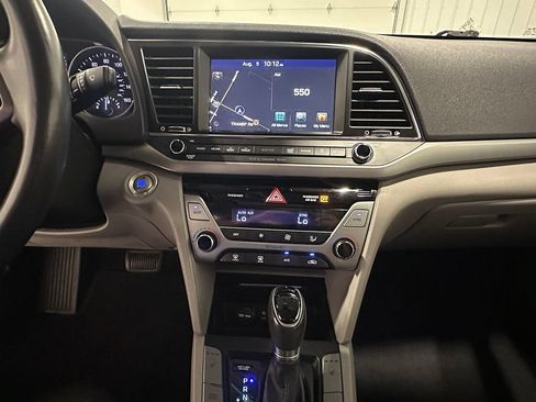 Used 2017 Hyundai Elantra Limited w/ Limited Tech Package 04 FWD image 30