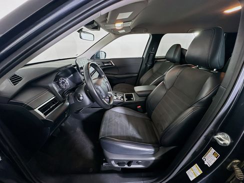 Used 2024 Mitsubishi Outlander SE image 13