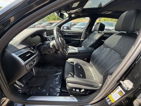Used 2022 BMW 750i xDrive w/ M Sport Package AWD/4WD image 14