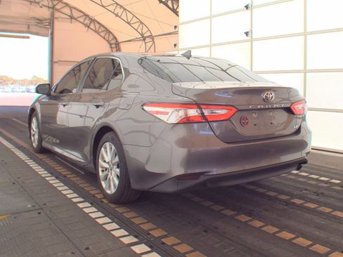 Used 2020 Toyota Camry LE image 8