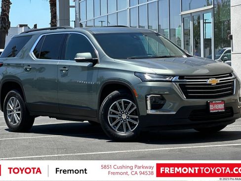 Used 2023 Chevrolet Traverse LT FWD image 1