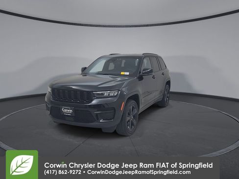 Used 2023 Jeep Grand Cherokee Altitude image 6