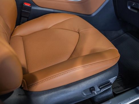 New 2026 Toyota Highlander Platinum image 39