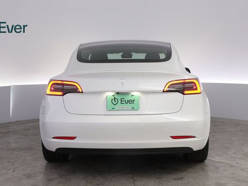 Used 2020 Tesla Model 3 Standard Range RWD image 15