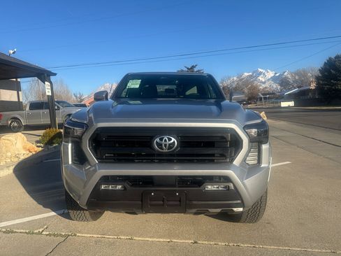Used 2025 Toyota Tacoma SR5 image 2