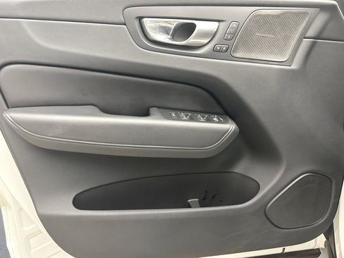 Used 2023 Volvo XC60 B5 Plus w/ Climate Package AWD/4WD image 9