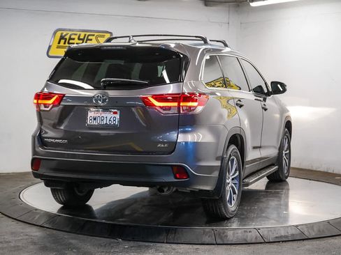 Used 2019 Toyota Highlander XLE image 4