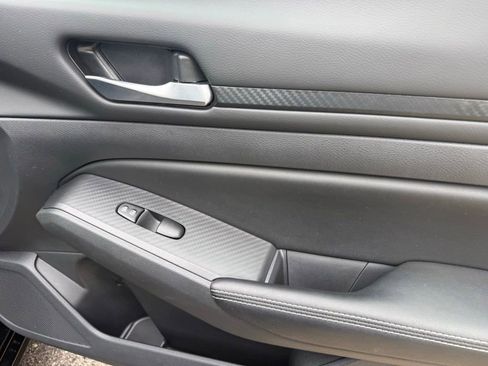 Used 2025 Nissan Altima 2.5 SV FWD image 45