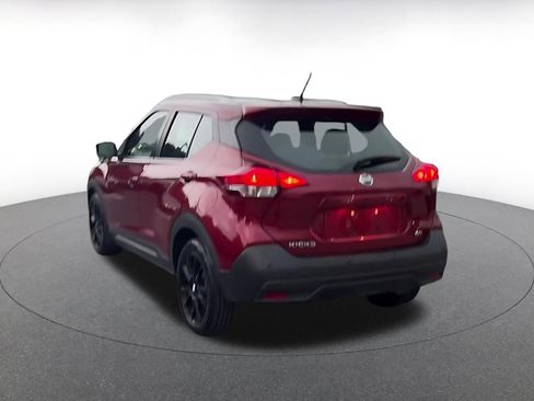 Used 2020 Nissan Kicks SR w/ SR Premium Package FWD image 11
