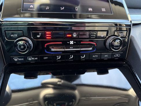 Used 2022 Jeep Grand Cherokee L Laredo w/ Luxury Tech Group I image 17