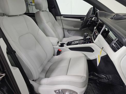 New 2026 Porsche Macan image 27