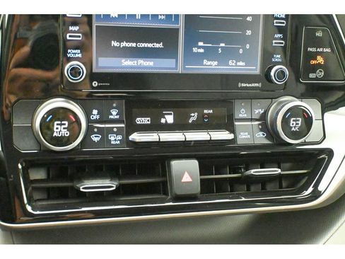 Used 2020 Toyota Highlander L AWD/4WD image 48