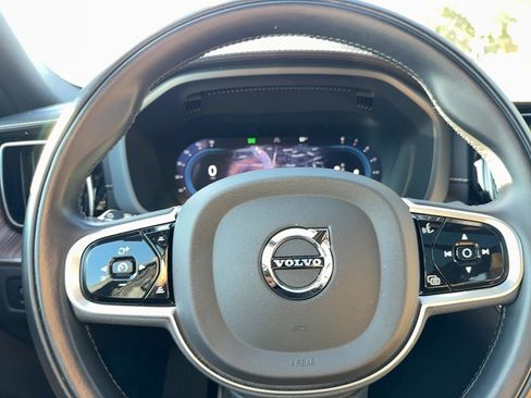 Used 2022 Volvo XC60 B5 Inscription w/ Climate Package image 19