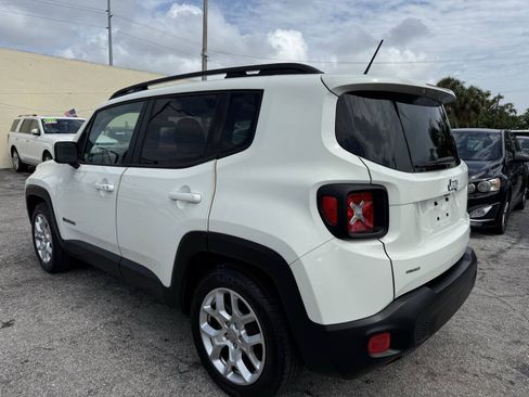 Used 2016 Jeep Renegade Latitude FWD image 5