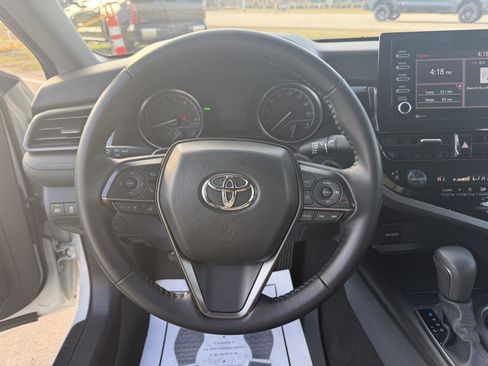 Used 2024 Toyota Camry SE w/ Convenience Package image 17