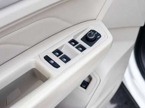 Used 2021 Volkswagen Atlas SE w/ Panoramic Sunroof Package FWD image 20