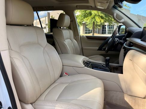 Used 2018 Lexus LX 570 4WD w/ Luxury Package image 38
