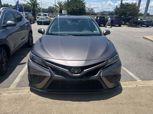 Used 2024 Toyota Camry SE FWD image 3
