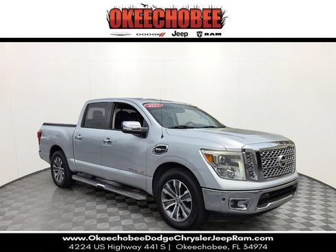 Used 2017 Nissan Titan SL RWD image 1