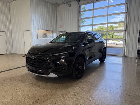 Used 2024 Chevrolet Blazer LT w/ Convenience Package AWD/4WD image 2